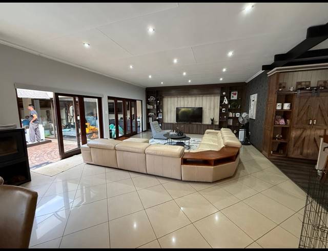 4 BEDROOM GATED ESTATE FOR SALE IN VANDERBIJLPARK SE 8
